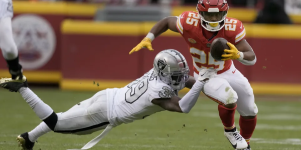 Raiders Stun Chiefs 20-14 in Christmas