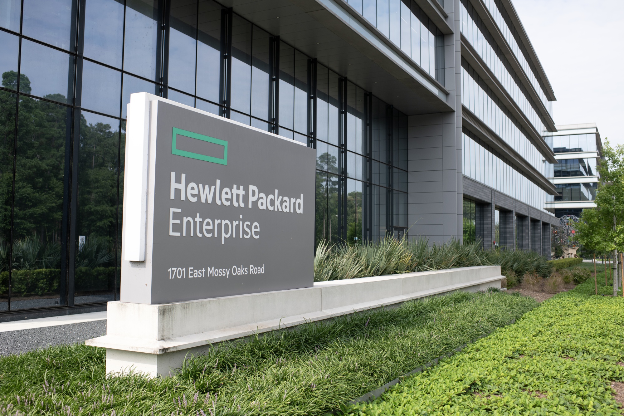 Hewlett Packard Nears $13 Billion Deal